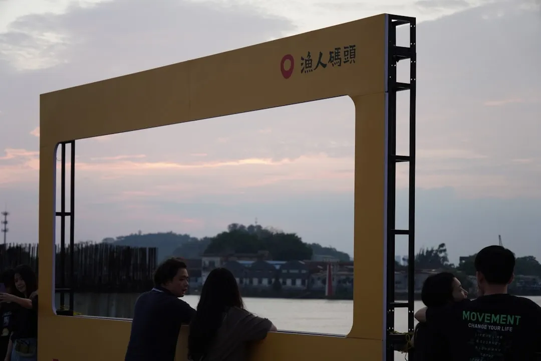 2025年企业营销管理系统选型指南：白银本地化部署要点分析